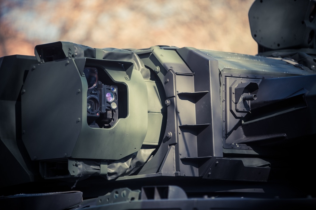 Armoured vehicle turret with optronics and sighting systems